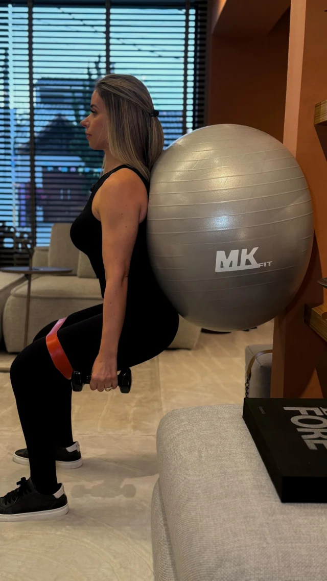 Treinar em casa com qualidade ficou fácil: o Kit Funcional 1 vem completo para você não ter desculpas.
Bola de ginástica, halteres de 2kg e ainda 5 elásticos para treinar força, equilíbrio e mobilidade.
Garanta já o seu e leve o treino para outro nível!